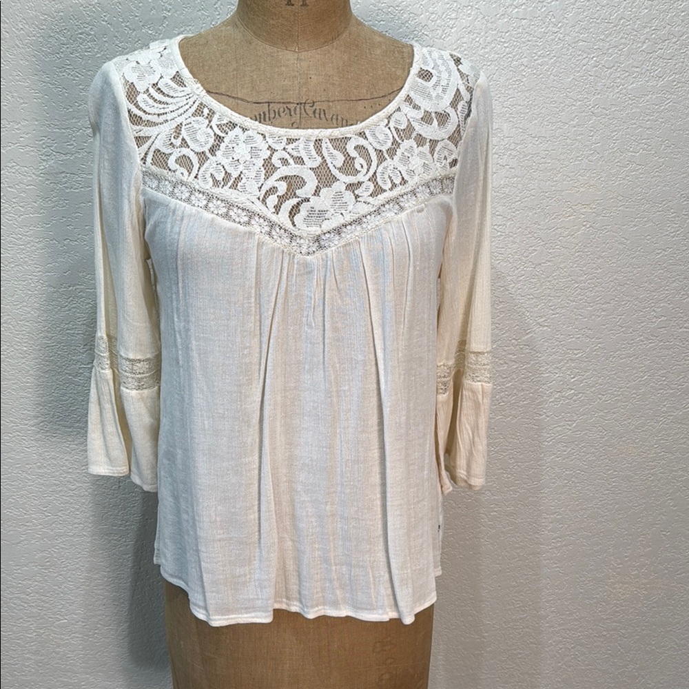American Eagle Outfitters Women Medium‎ Cream Bell Sleeve Lace Blouse NWT